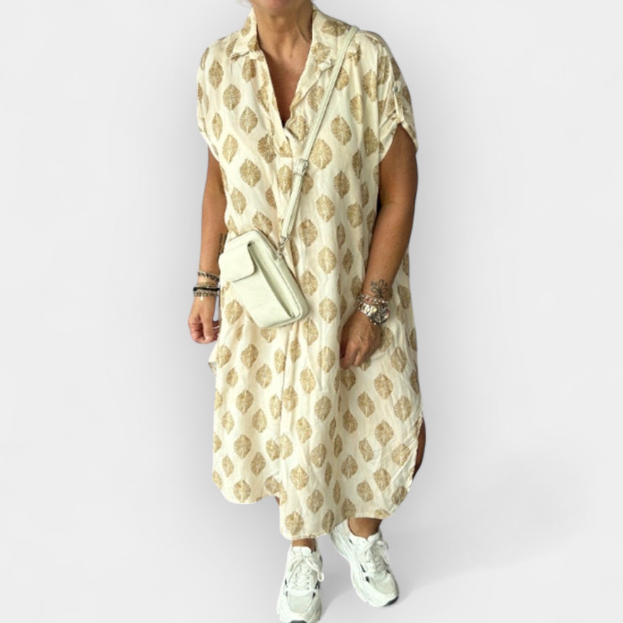 Prozračno ljetno haljina s okruglim dekolteom