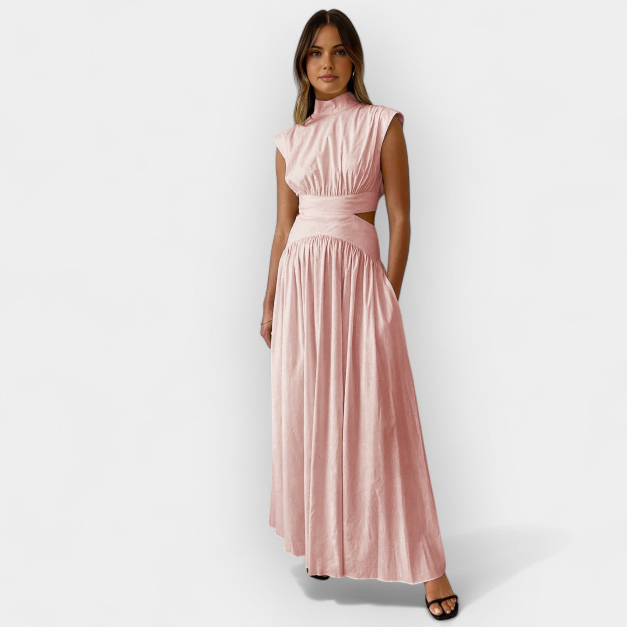 Upečatljiva haljina s prorezima