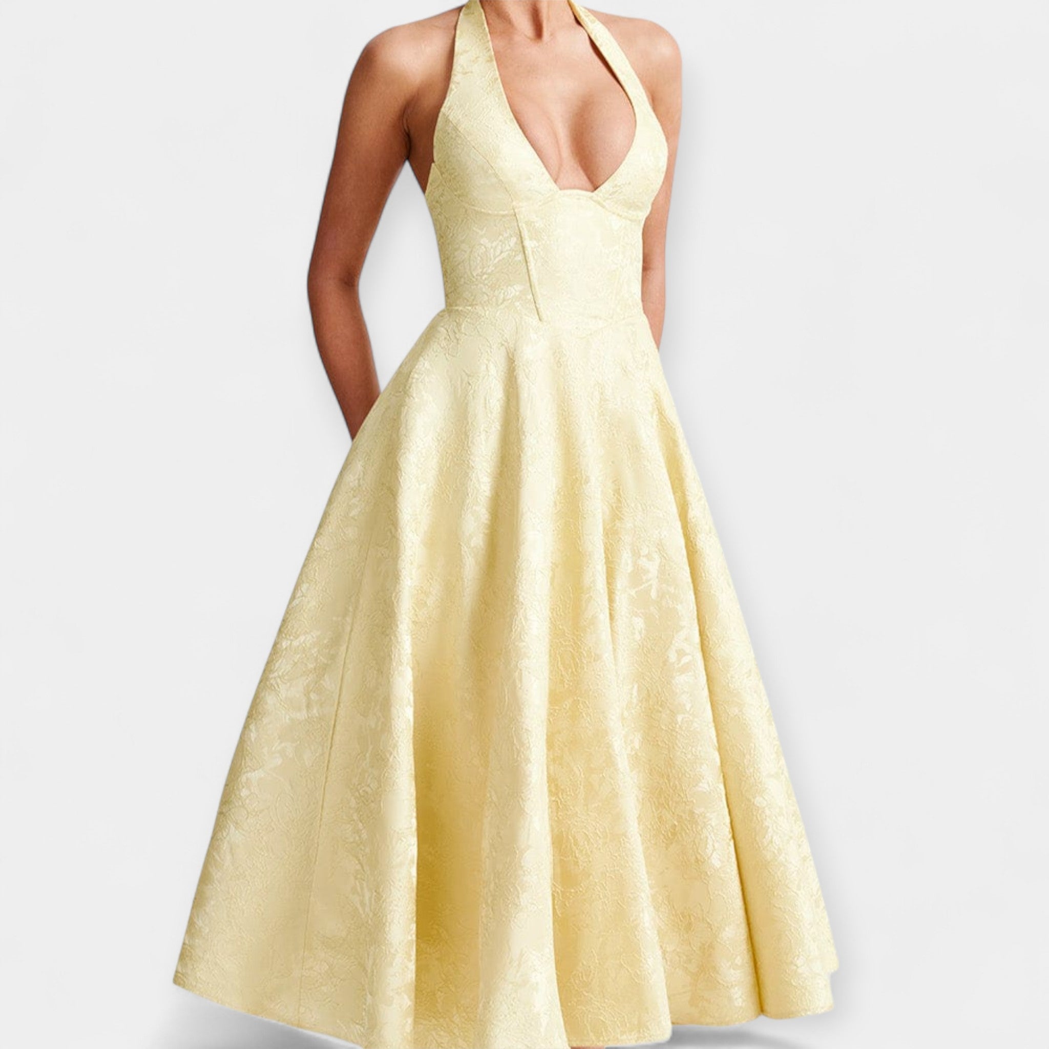 Mini haljina s otvorenim leđima i modernim korzetom